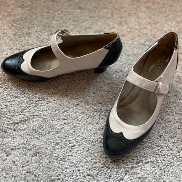 Aerosoles - Picture 1 of 4